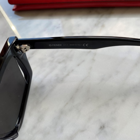 Fendi - Rectangular Sunglasses - Picture 5 of 10